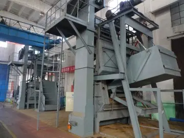 Qingdao Xinke Q32 Crawler Type Abrator Vibration Cleans Metal Surfaces Track Type Shot Blasting Machine