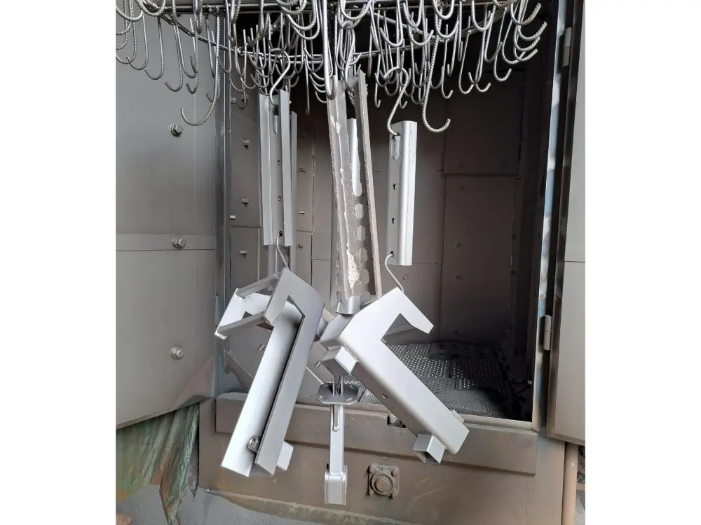 Hook Type Shot Blasting Machine  Spinner Hanger Type Shot Blasting Machine  hoist type shot blast mach (10)lme